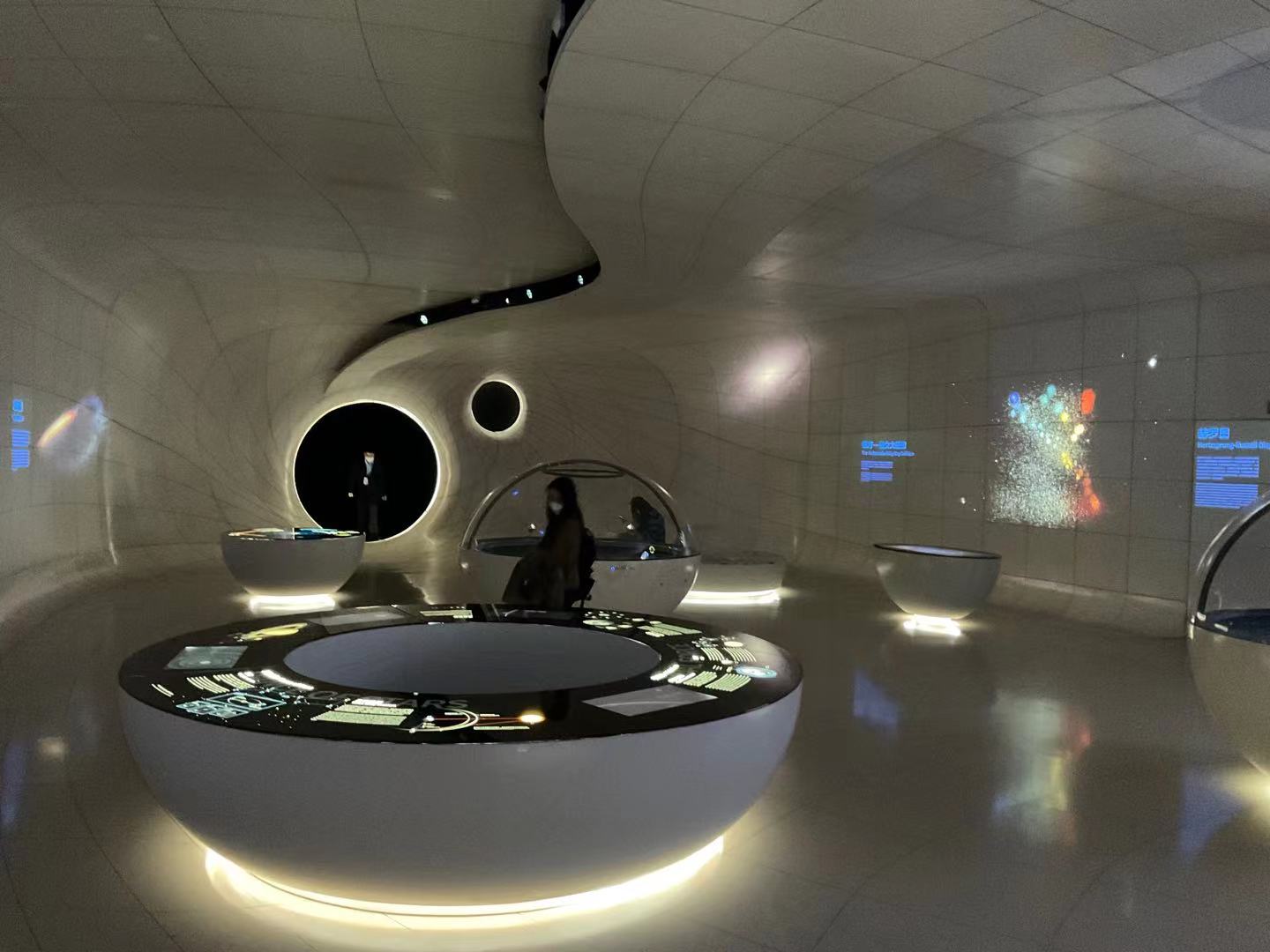 沪上看展:遐想闪耀星空,漫游浩瀚宇宙